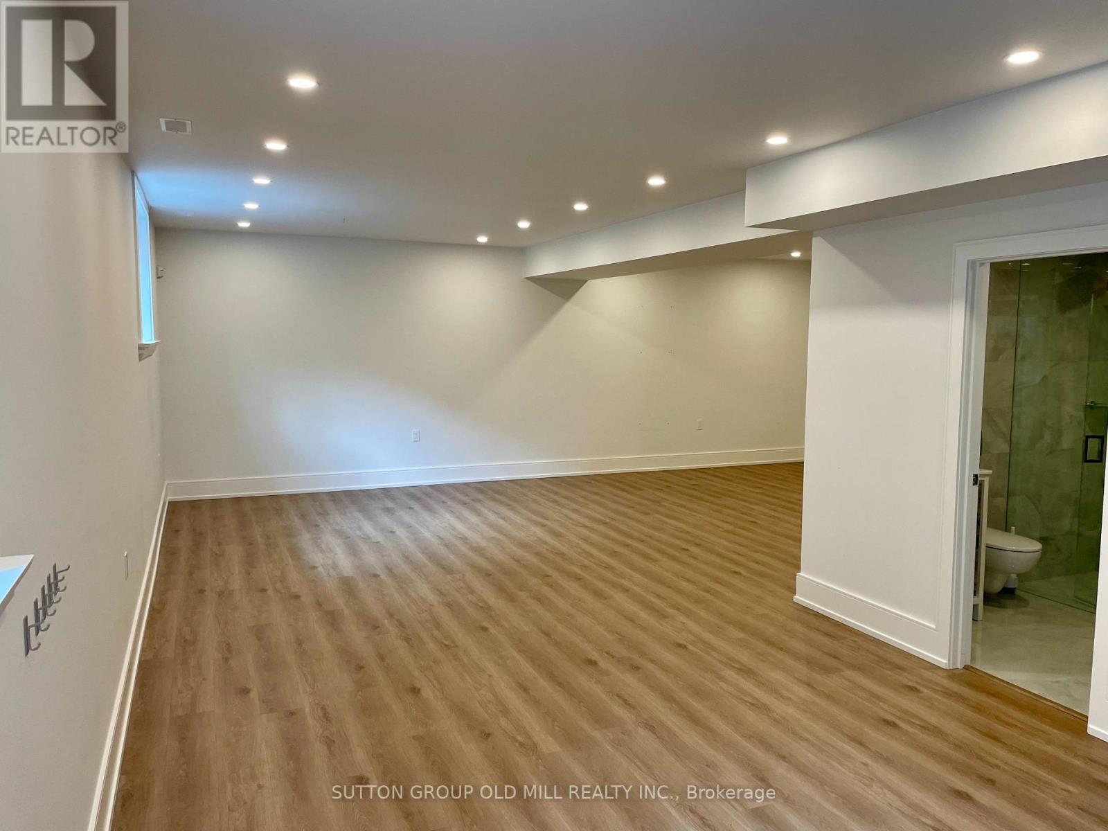 4 Leamington Avenue, Toronto, Ontario  M8Z 2W4 - Photo 22 - W13532780