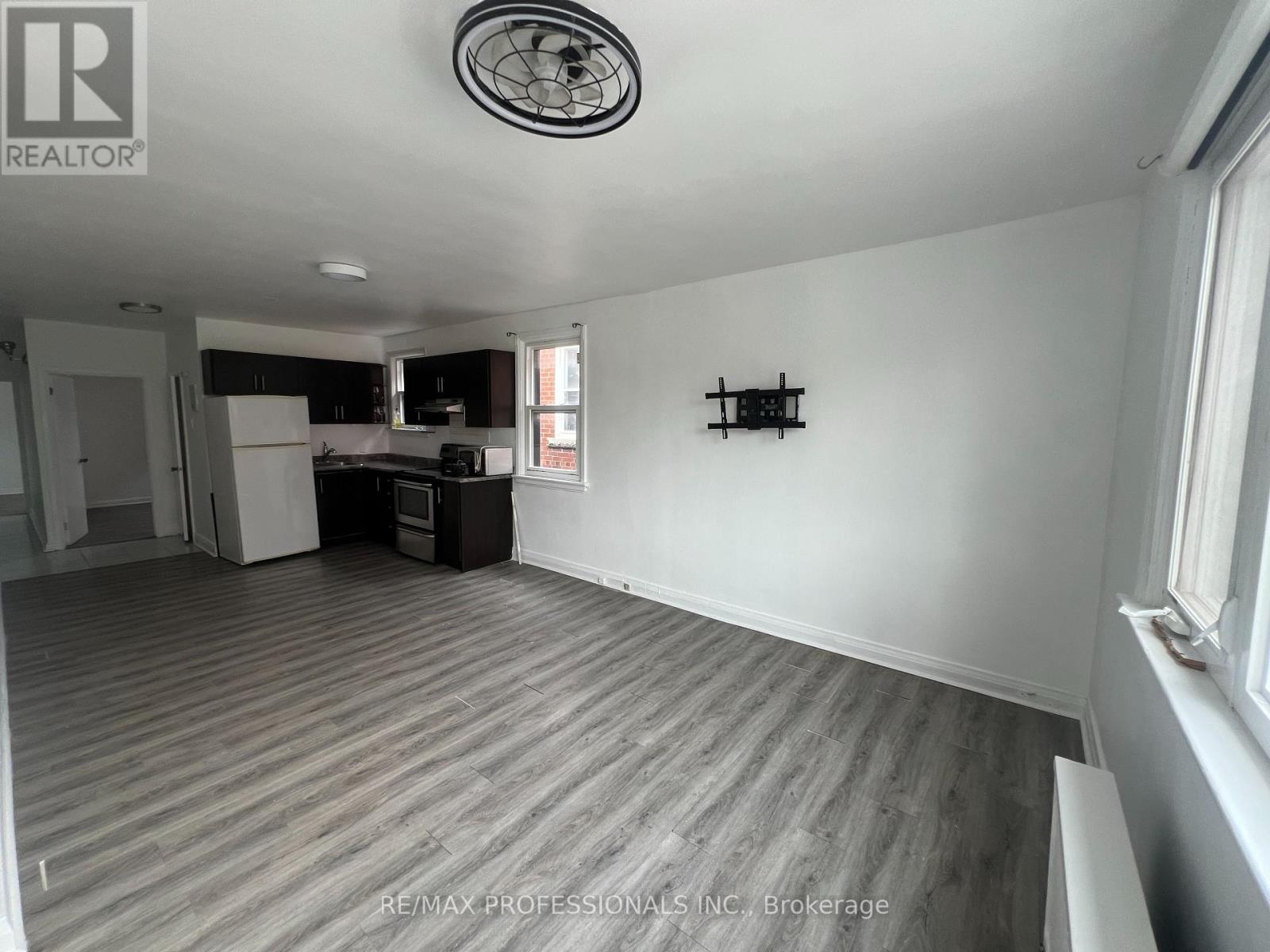 2 - 3210 Lake Shore Boulevard W, Toronto, Ontario  M8V 1L9 - Photo 3 - W13532782