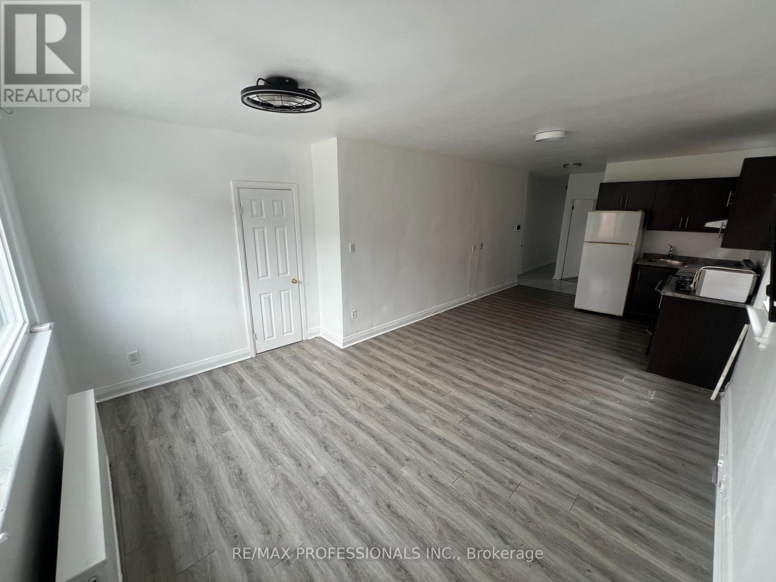 2 - 3210 Lake Shore Boulevard W, Toronto, Ontario  M8V 1L9 - Photo 4 - W13532782