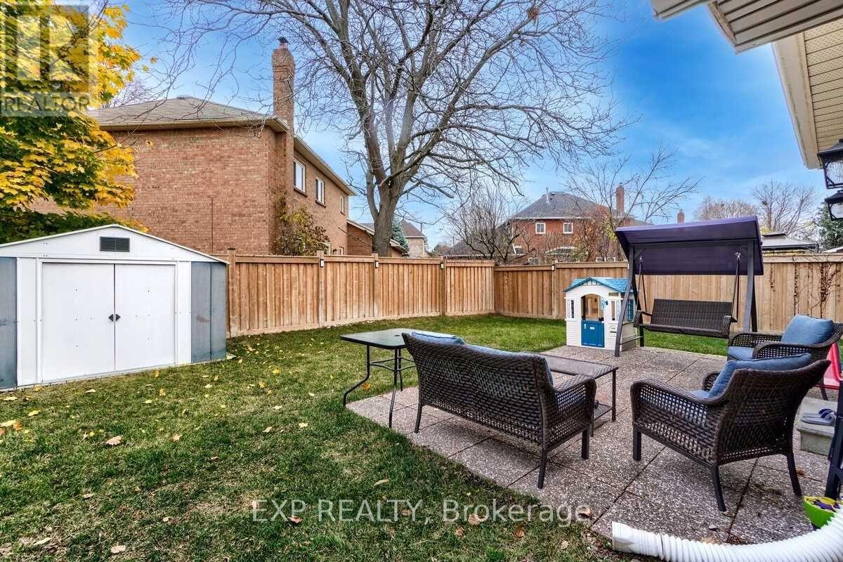 Main & Upper Floor - 6261 Prairie Circle, Mississauga, Ontario L5N 5Y9 - Photo 10 - W13532834