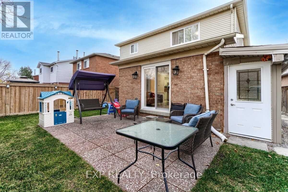 Main & Upper Floor - 6261 Prairie Circle, Mississauga, Ontario L5N 5Y9 - Photo 11 - W13532834
