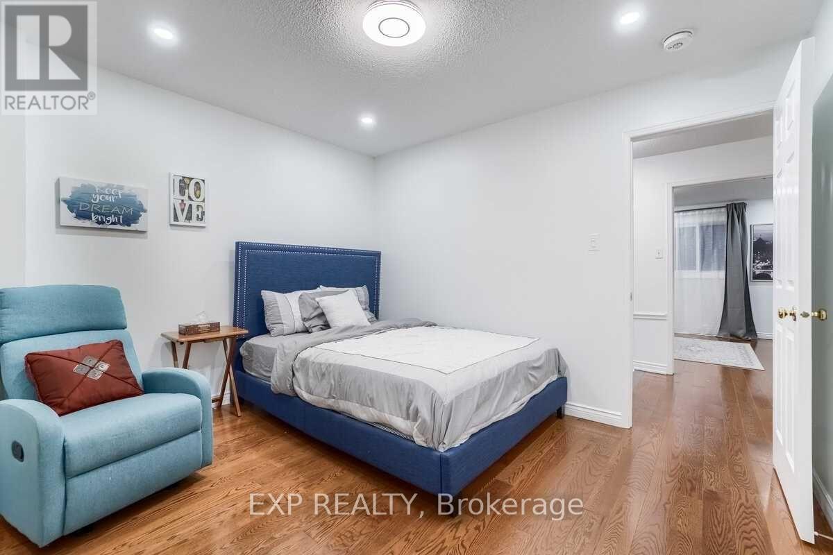 Main & Upper Floor - 6261 Prairie Circle, Mississauga, Ontario L5N 5Y9 - Photo 14 - W13532834