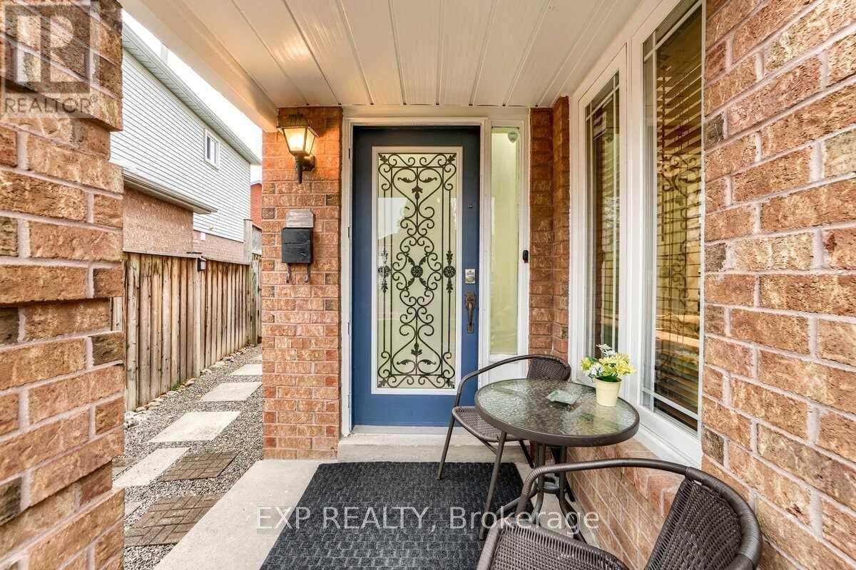 Main & Upper Floor - 6261 Prairie Circle, Mississauga, Ontario L5N 5Y9 - Photo 2 - W13532834