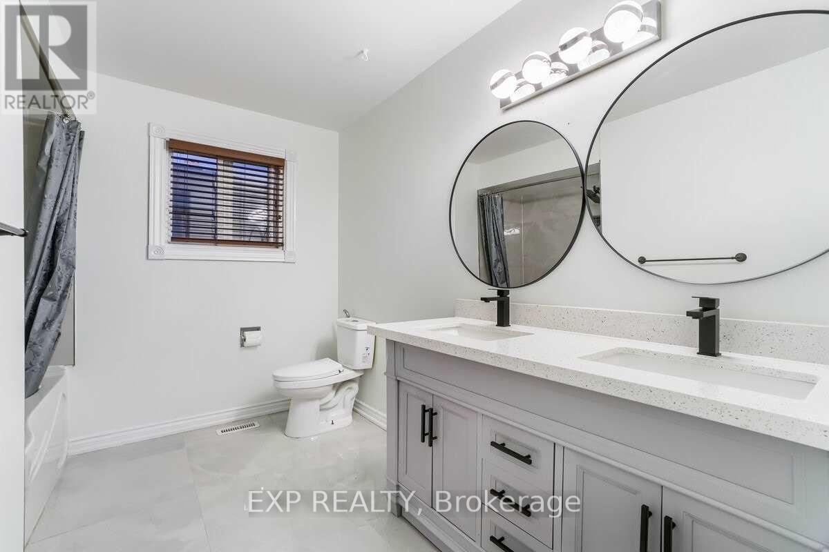 Main & Upper Floor - 6261 Prairie Circle, Mississauga, Ontario L5N 5Y9 - Photo 7 - W13532834