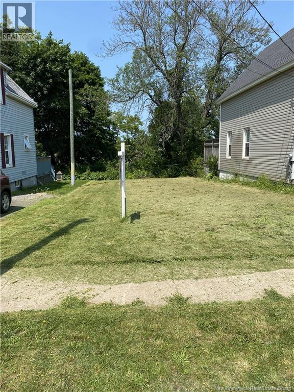 15 Carlyle Street, Moncton, New Brunswick E1C 4R7 - Photo 1 - NB143237