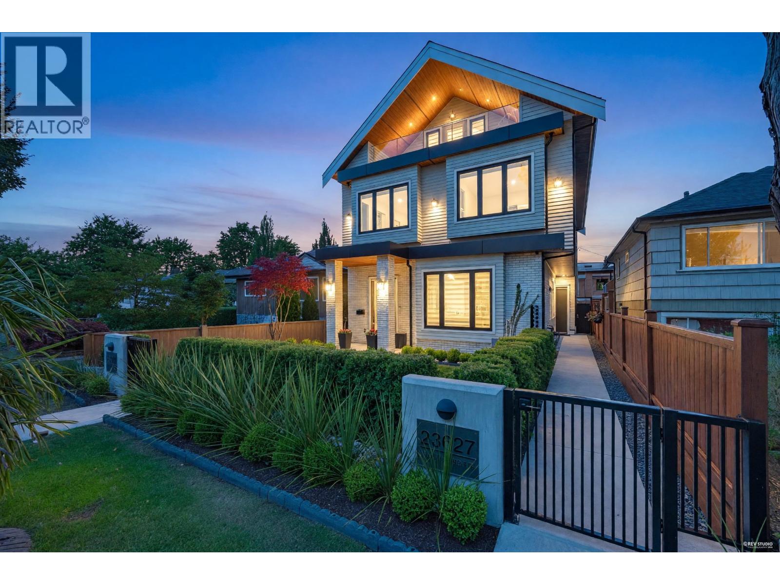 2 3627 E 45TH AVENUE, Vancouver