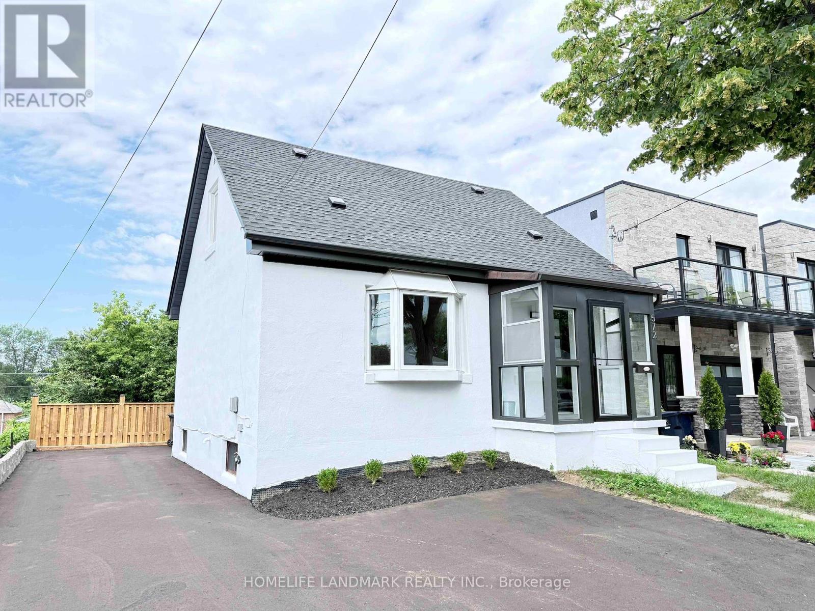 572 Pharmacy Avenue, Toronto, Ontario  M1L 3G9 - Photo 2 - E13462540