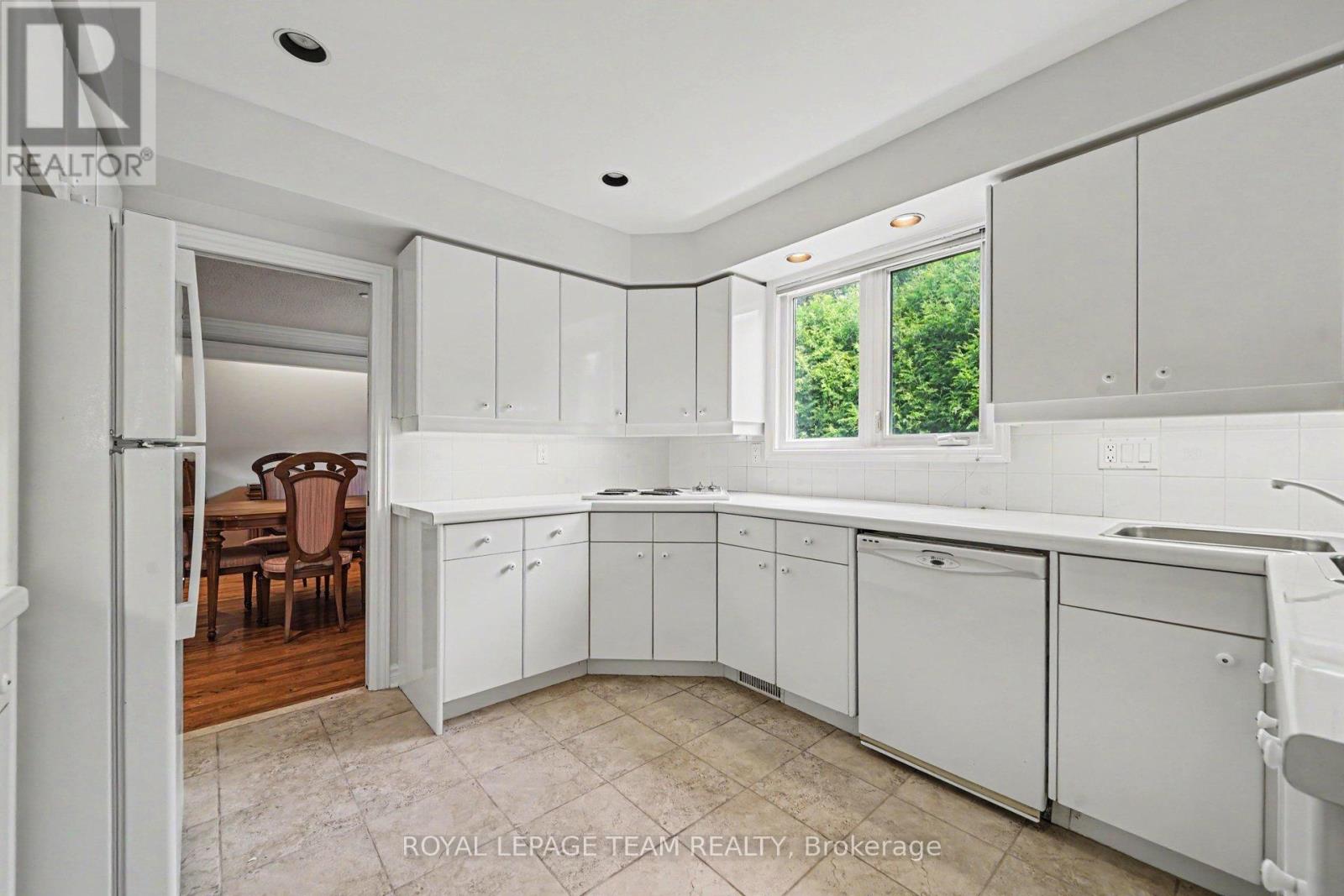 907 Dresden Crescent, Ottawa, Ontario  K2B 5H8 - Photo 13 - X13532862