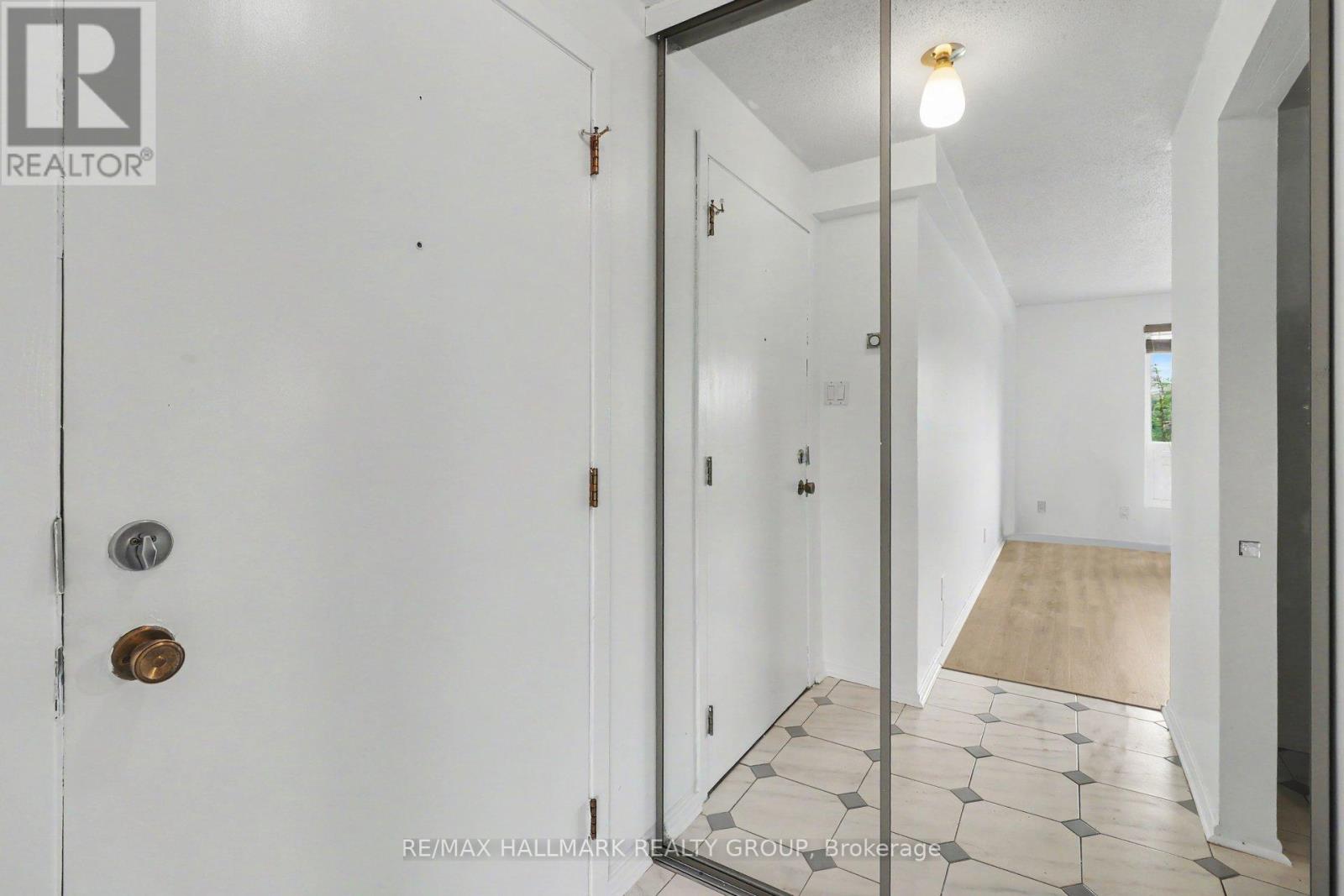8 - 900 Elmsmere Road, Ottawa, Ontario  K1J 7T6 - Photo 2 - X13533036
