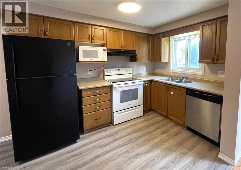 300 Activa Avenue, Kitchener, Ontario  N2E 3V1 - Photo 2 - 40844050