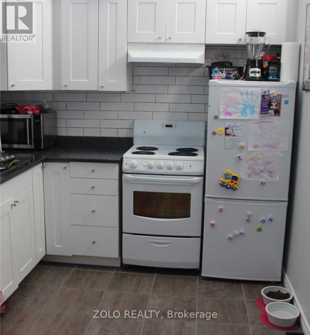 1549 O'connor Drive, Toronto, Ontario  M5B 2E7 - Photo 3 - E13532978