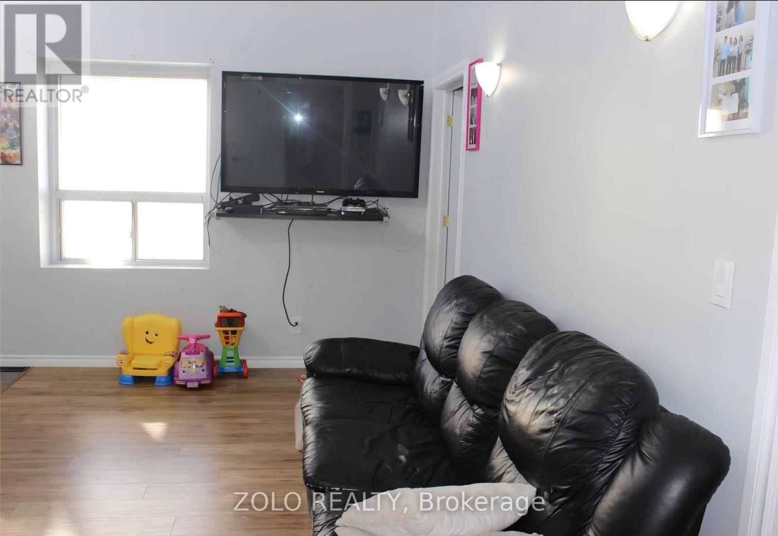 1549 O'connor Drive, Toronto, Ontario  M5B 2E7 - Photo 4 - E13532978