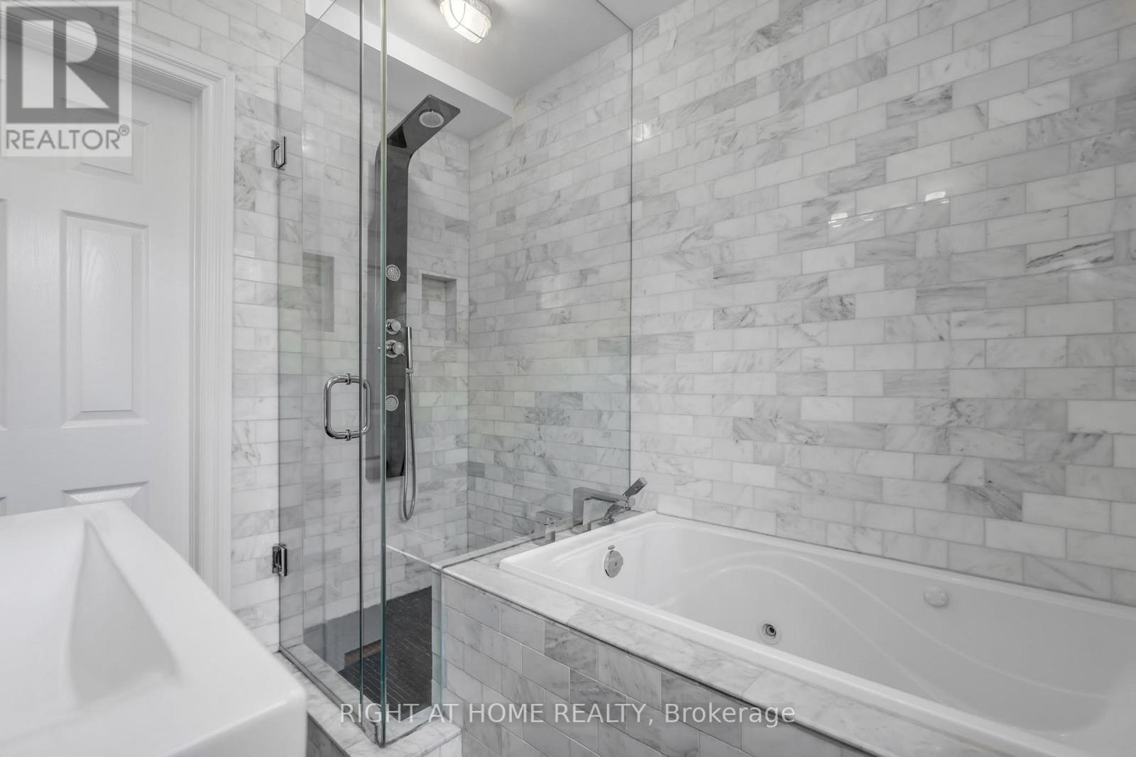Main - 49 Mcgregor Road W, Toronto, Ontario  M1P 1C9 - Photo 11 - E13533000