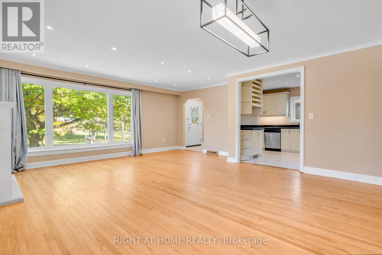 Main - 49 Mcgregor Road W, Toronto, Ontario  M1P 1C9 - Photo 7 - E13533000