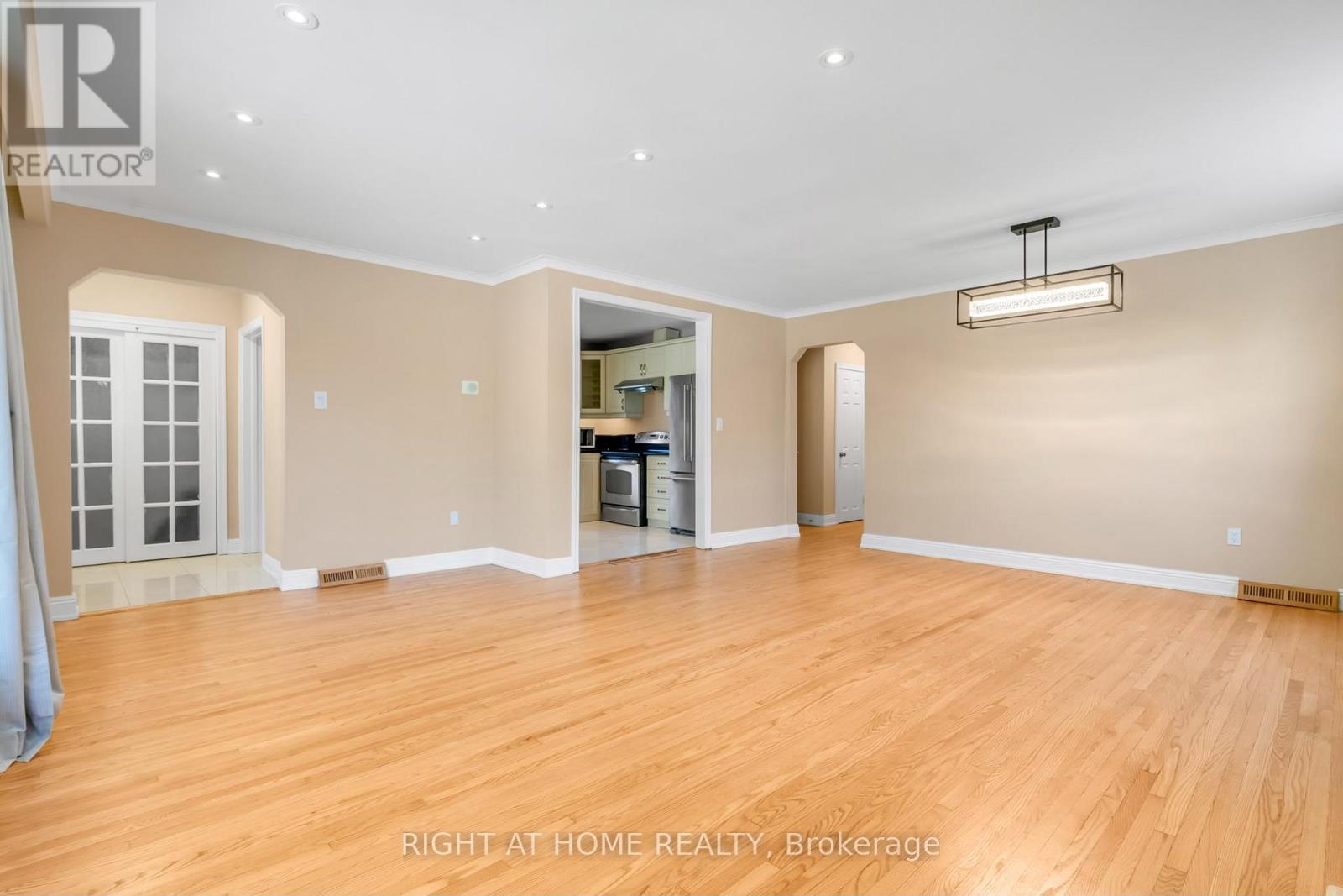 Main - 49 Mcgregor Road W, Toronto, Ontario  M1P 1C9 - Photo 8 - E13533000