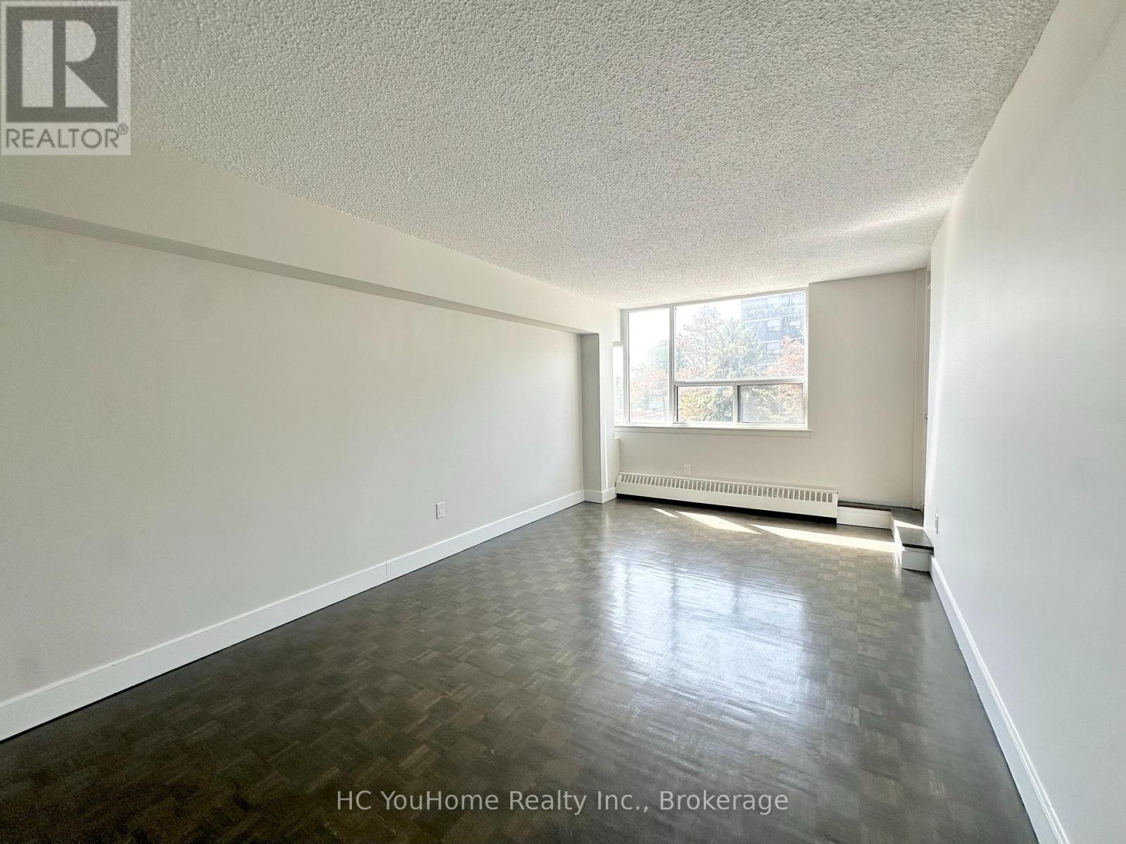 301 - 145 Wellington Street W, Aurora, Ontario  L4G 3L9 - Photo 2 - N13532850