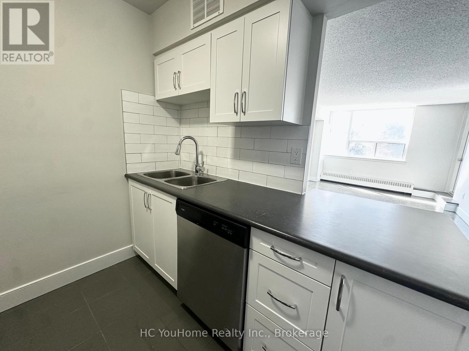 301 - 145 Wellington Street W, Aurora, Ontario  L4G 3L9 - Photo 5 - N13532850