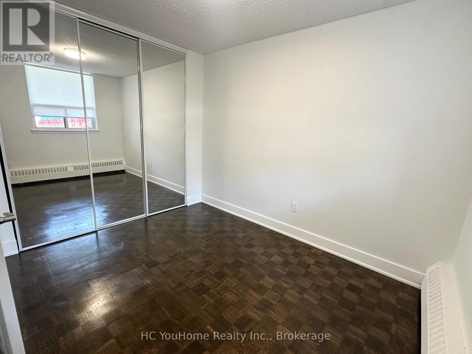 107 - 147 Wellington Street W, Aurora, Ontario  L4G 3M1 - Photo 2 - N13532852