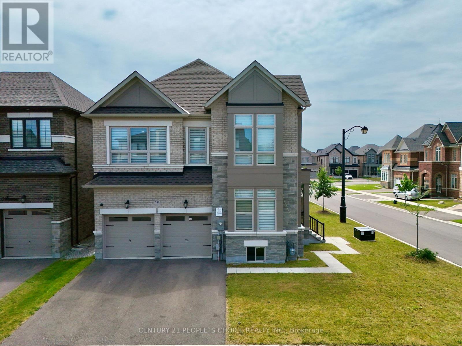 209 Stilton Avenue S, Vaughan, Ontario  L4H 5B9 - Photo 2 - N13532578