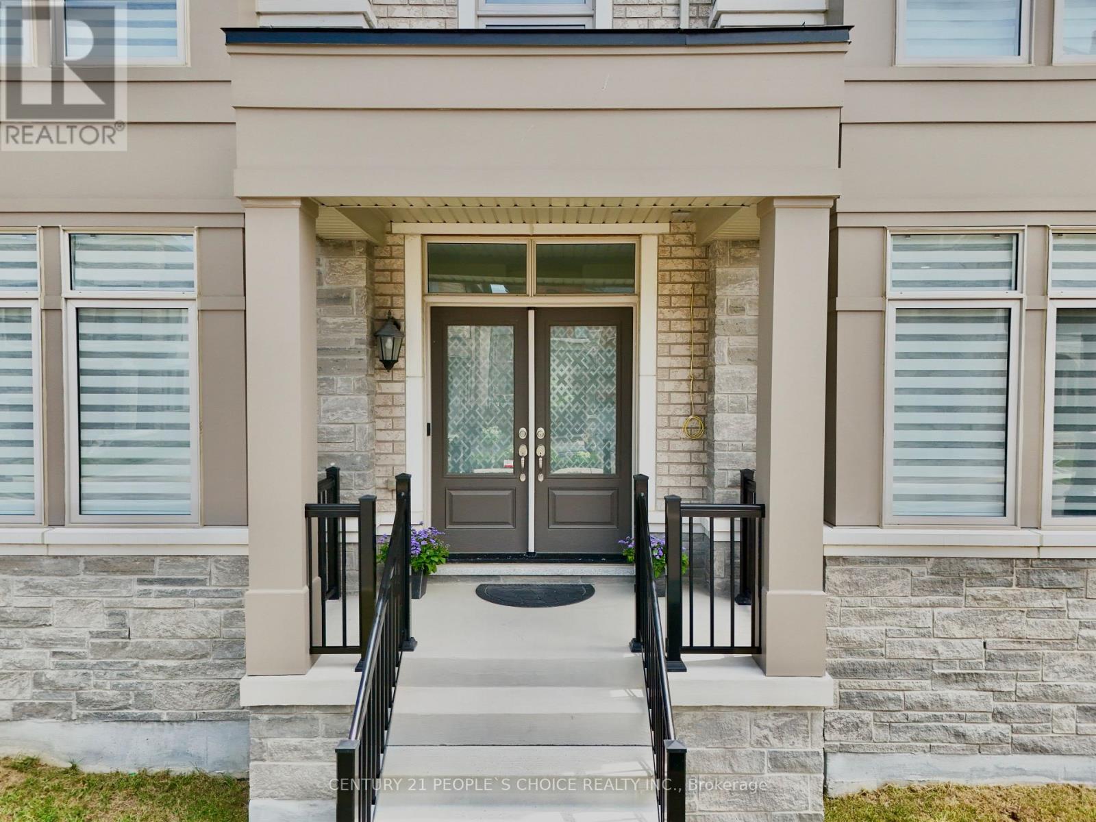 209 Stilton Avenue S, Vaughan, Ontario  L4H 5B9 - Photo 4 - N13532578