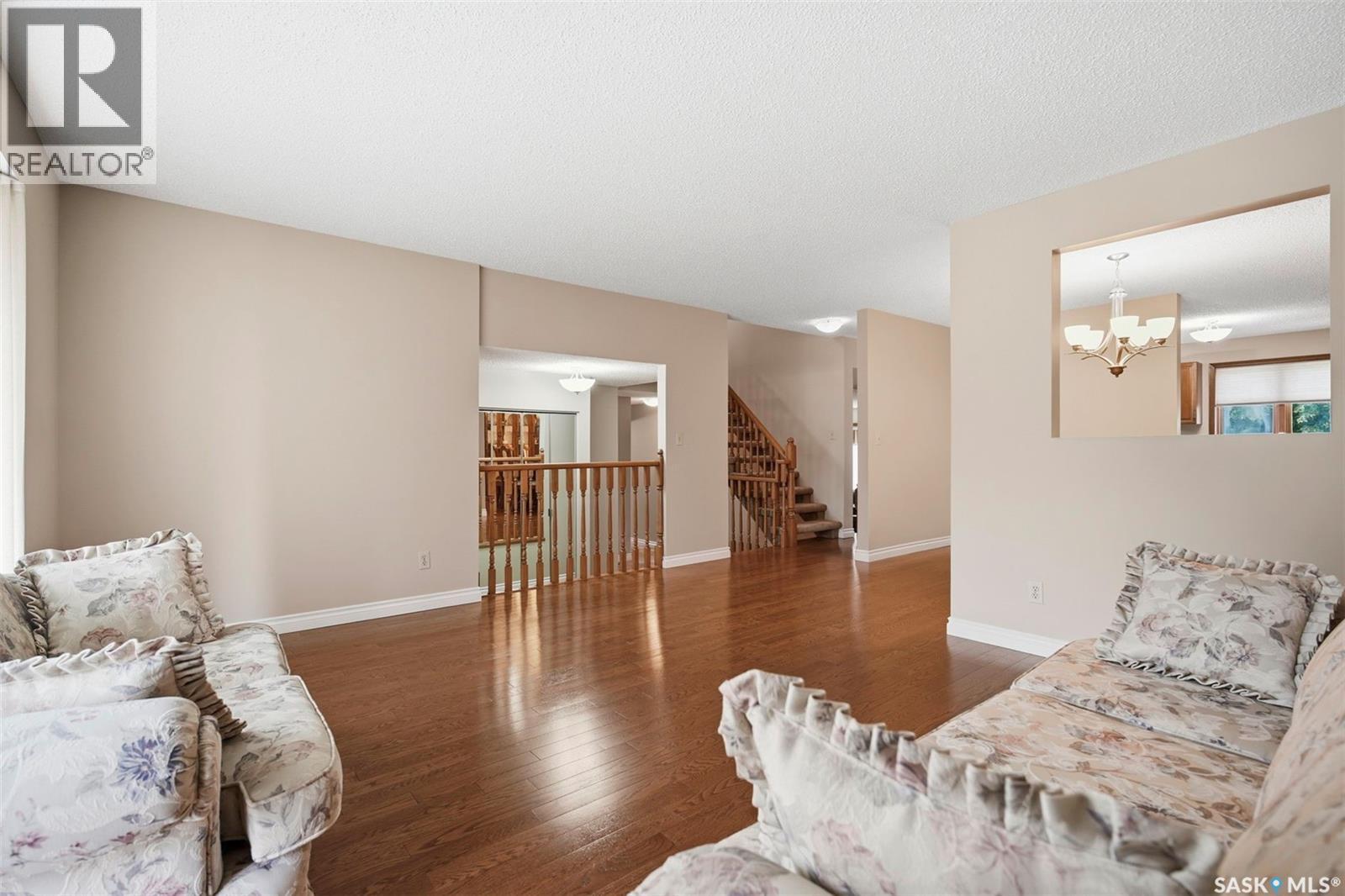 547 Whitewood Crescent, Saskatoon, Saskatchewan  S7J 4L4 - Photo 6 - SK041750