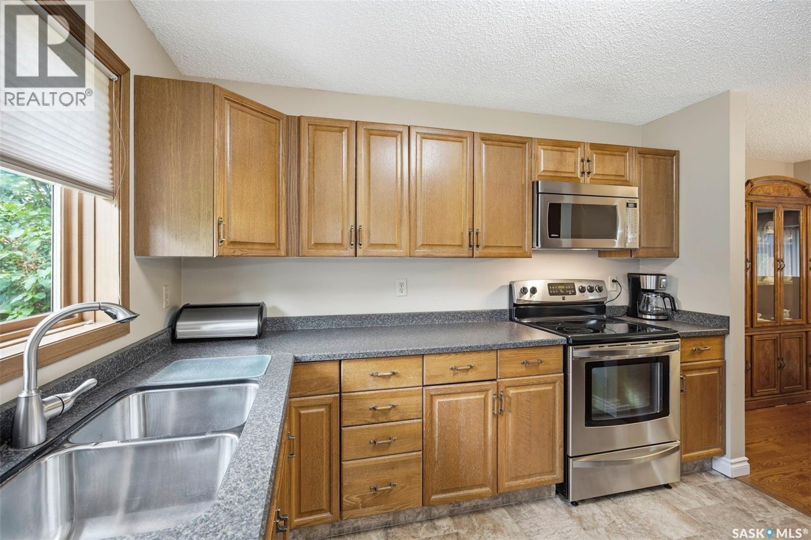 547 Whitewood Crescent, Saskatoon, Saskatchewan  S7J 4L4 - Photo 9 - SK041750