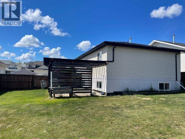 5212 Hallmark Crescent, Fort Nelson, British Columbia  V0C 1R0 - Photo 2 - R3116258