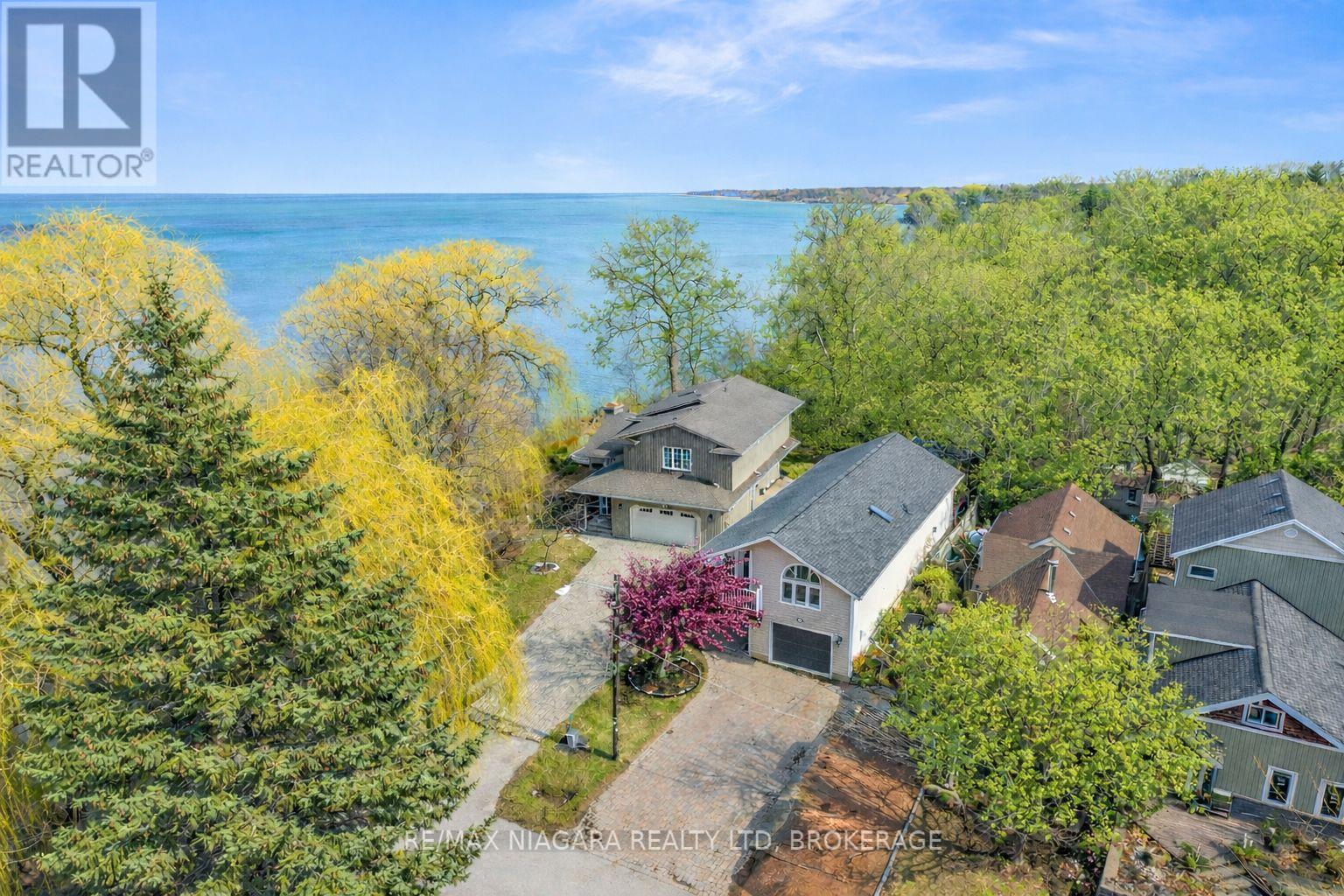 86 NEWPORT STREET, St. Catharines (Port Weller)