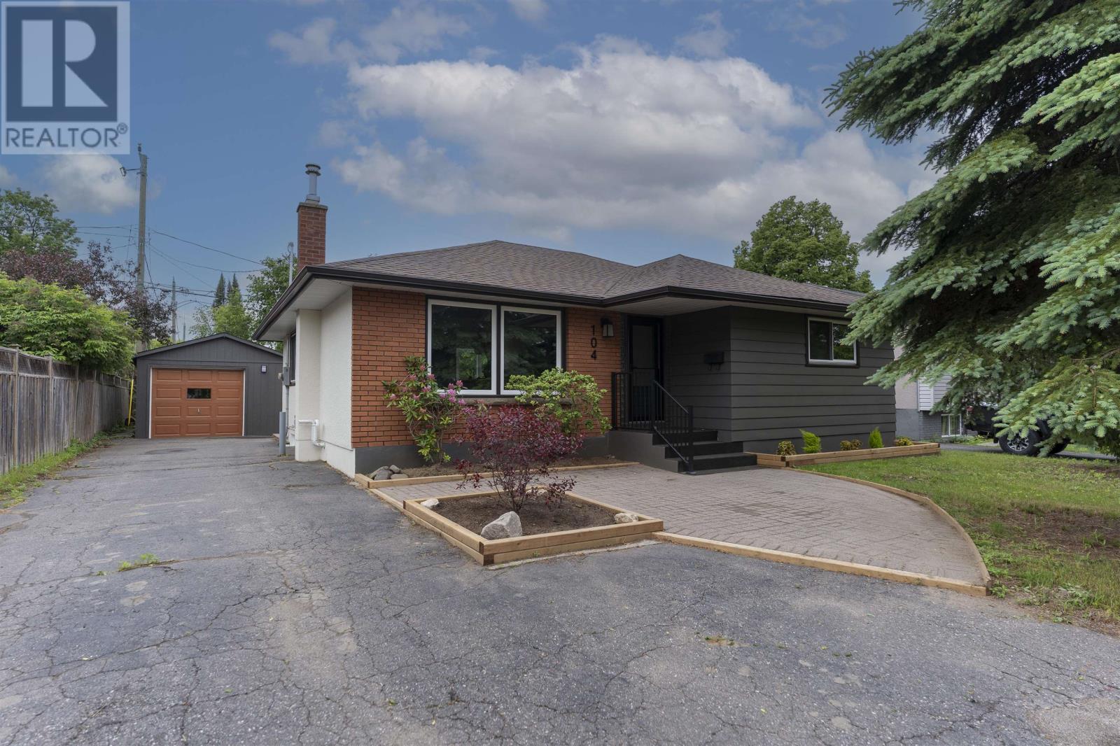 104 Riverview Drive, Thunder Bay, Ontario