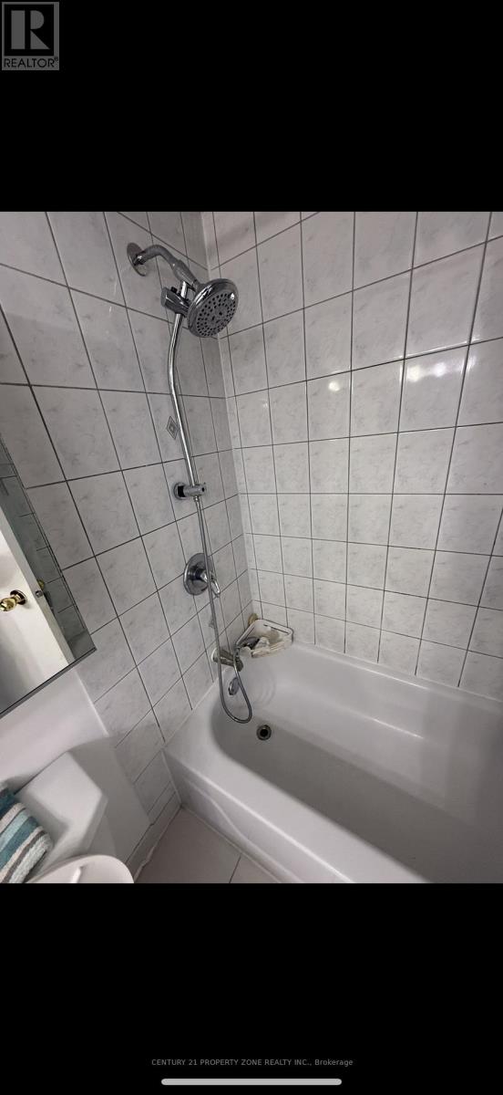 702 - 530 Lolita Gardens, Mississauga, Ontario  L5A 2A8 - Photo 4 - W13518034