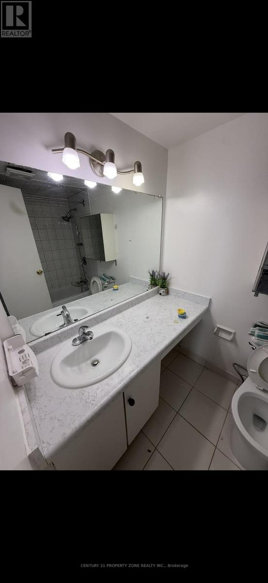 702 - 530 Lolita Gardens, Mississauga, Ontario  L5A 2A8 - Photo 5 - W13518034