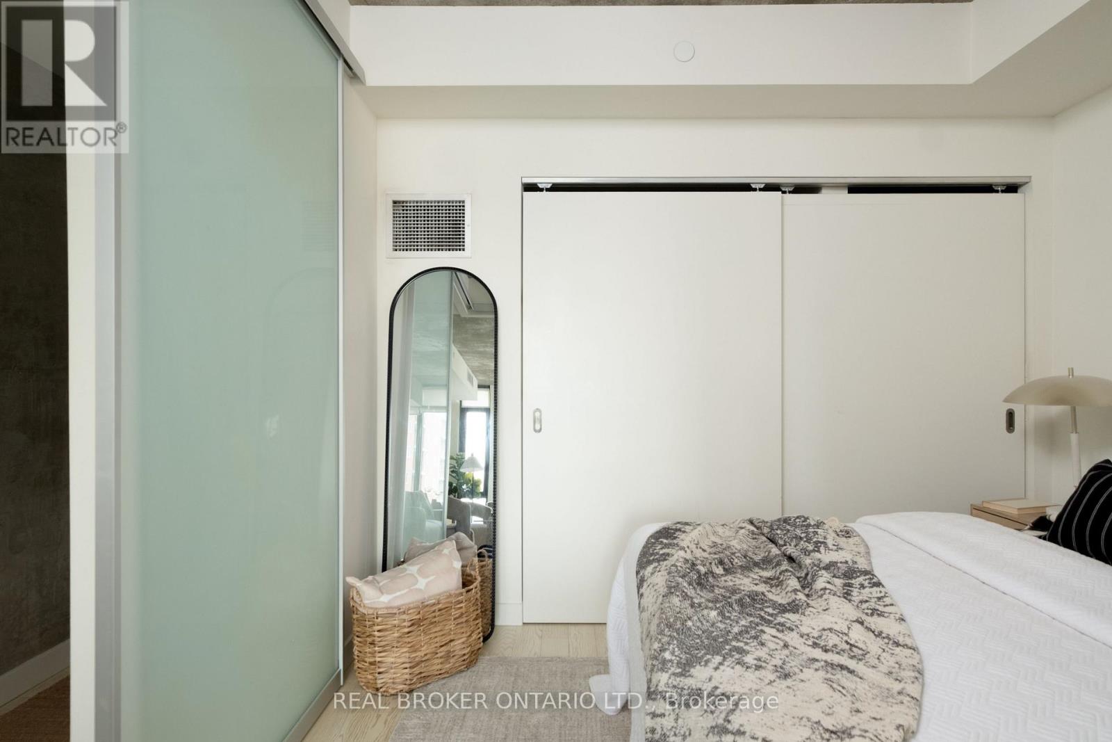 508 - 111 Bathurst Street, Toronto, Ontario  M5V 0M9 - Photo 10 - C13533256