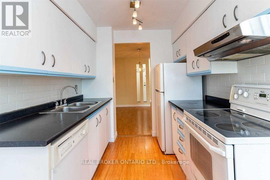 2021 - 633 Bay Street, Toronto, Ontario  M5G 2G4 - Photo 10 - C13533374