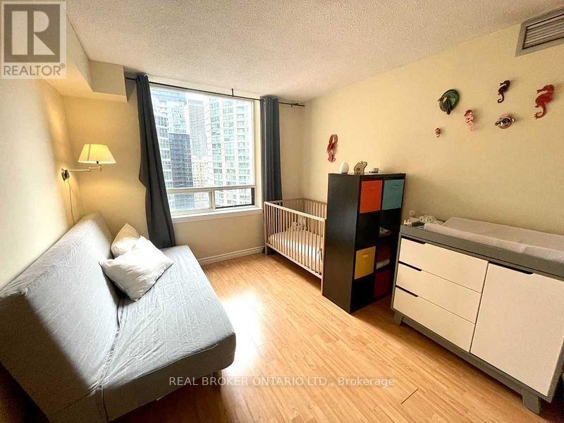 2021 - 633 Bay Street, Toronto, Ontario  M5G 2G4 - Photo 11 - C13533374