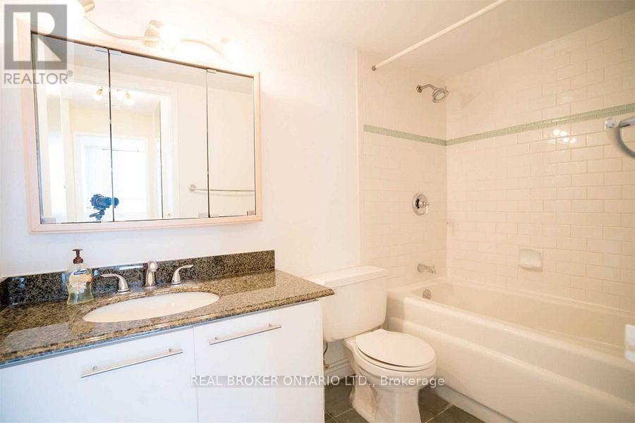 2021 - 633 Bay Street, Toronto, Ontario  M5G 2G4 - Photo 12 - C13533374