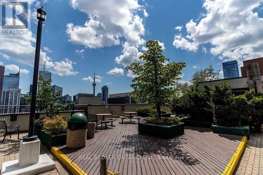 2021 - 633 Bay Street, Toronto, Ontario  M5G 2G4 - Photo 17 - C13533374