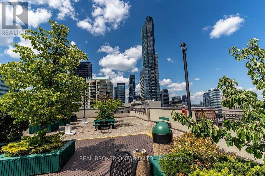 2021 - 633 Bay Street, Toronto, Ontario  M5G 2G4 - Photo 19 - C13533374