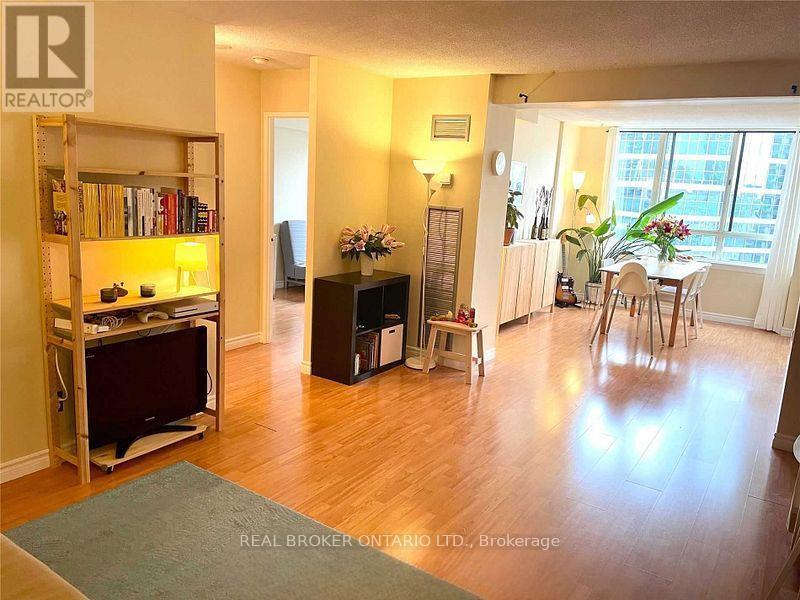 2021 - 633 Bay Street, Toronto, Ontario  M5G 2G4 - Photo 3 - C13533374