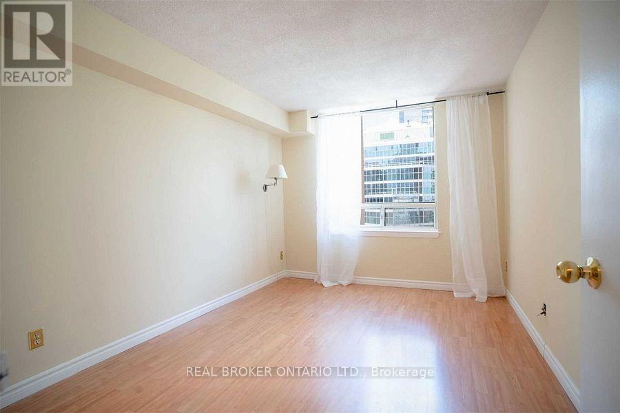 2021 - 633 Bay Street, Toronto, Ontario  M5G 2G4 - Photo 6 - C13533374
