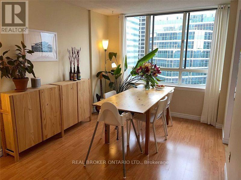 2021 - 633 Bay Street, Toronto, Ontario  M5G 2G4 - Photo 7 - C13533374