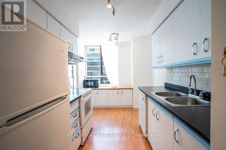 2021 - 633 Bay Street, Toronto, Ontario  M5G 2G4 - Photo 9 - C13533374
