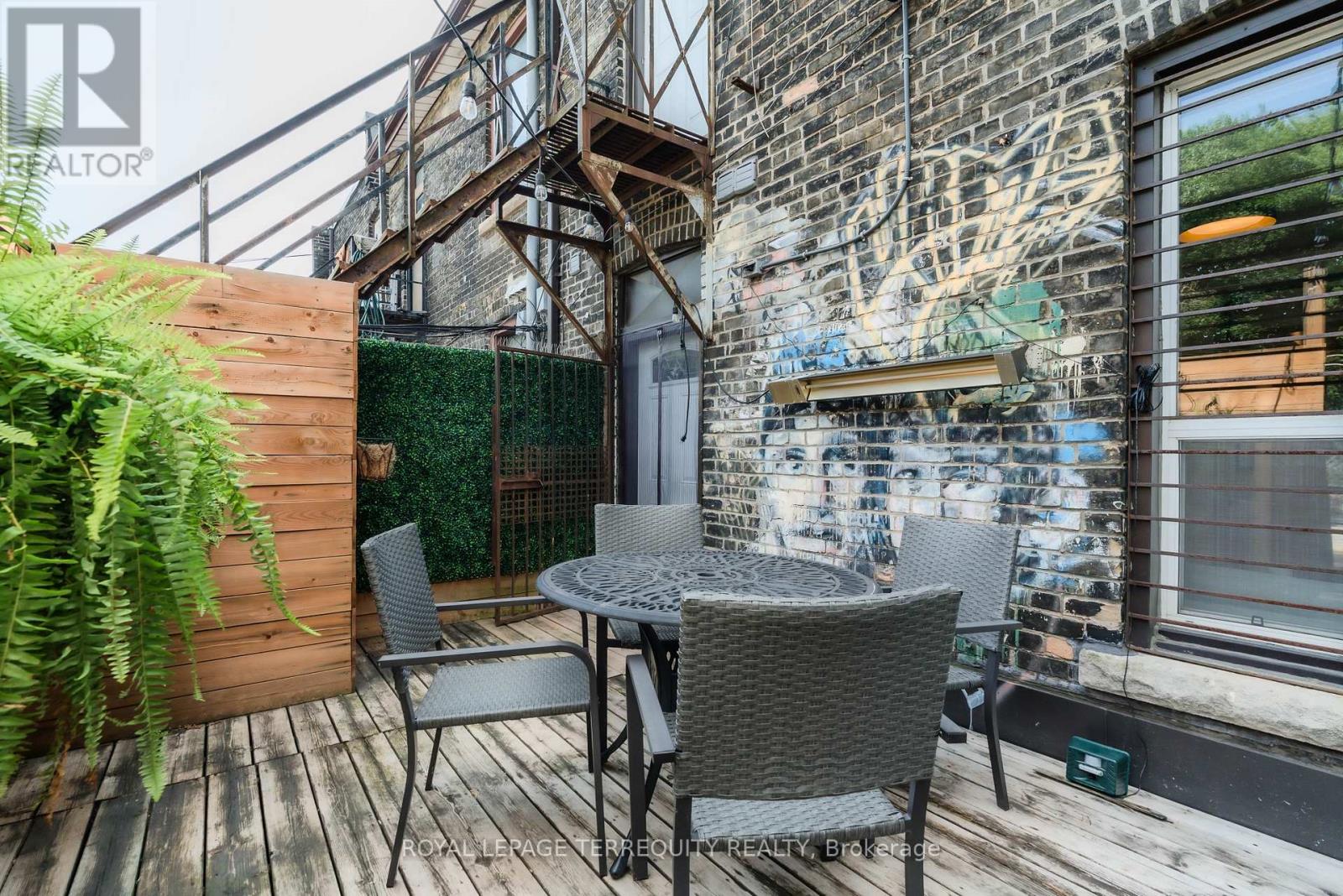 894 Queen Street E, Toronto, Ontario  M4M 1J3 - Photo 10 - E13533226