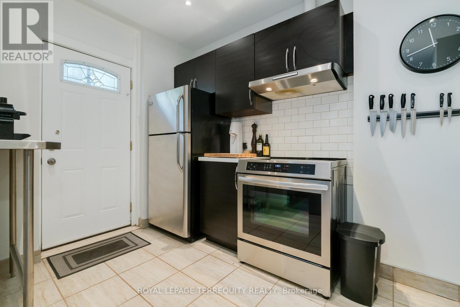 894 Queen Street E, Toronto, Ontario  M4M 1J3 - Photo 16 - E13533226
