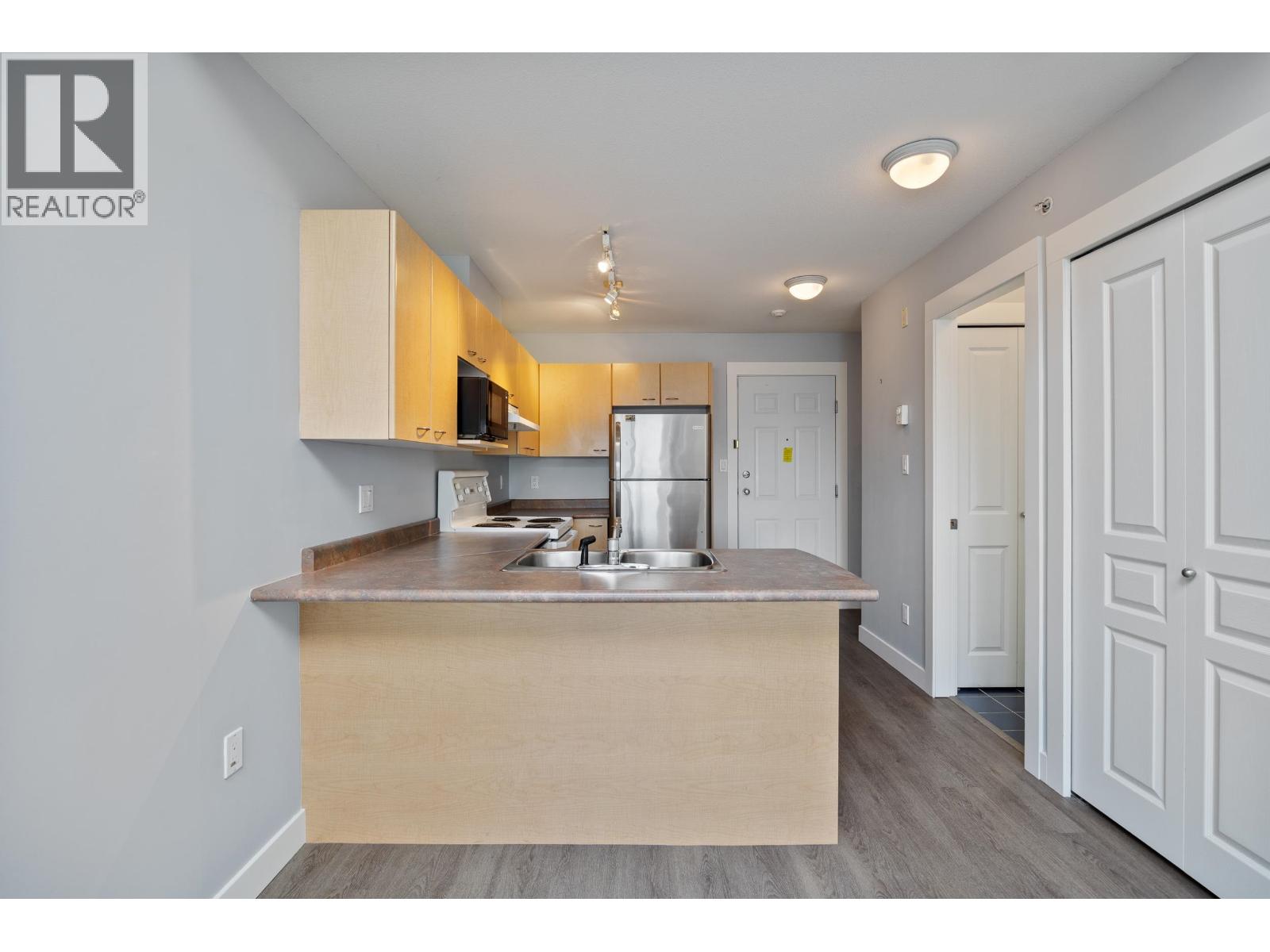 403 3939 Hastings Street, Burnaby, British Columbia  V5C 2H8 - Photo 8 - R3140821