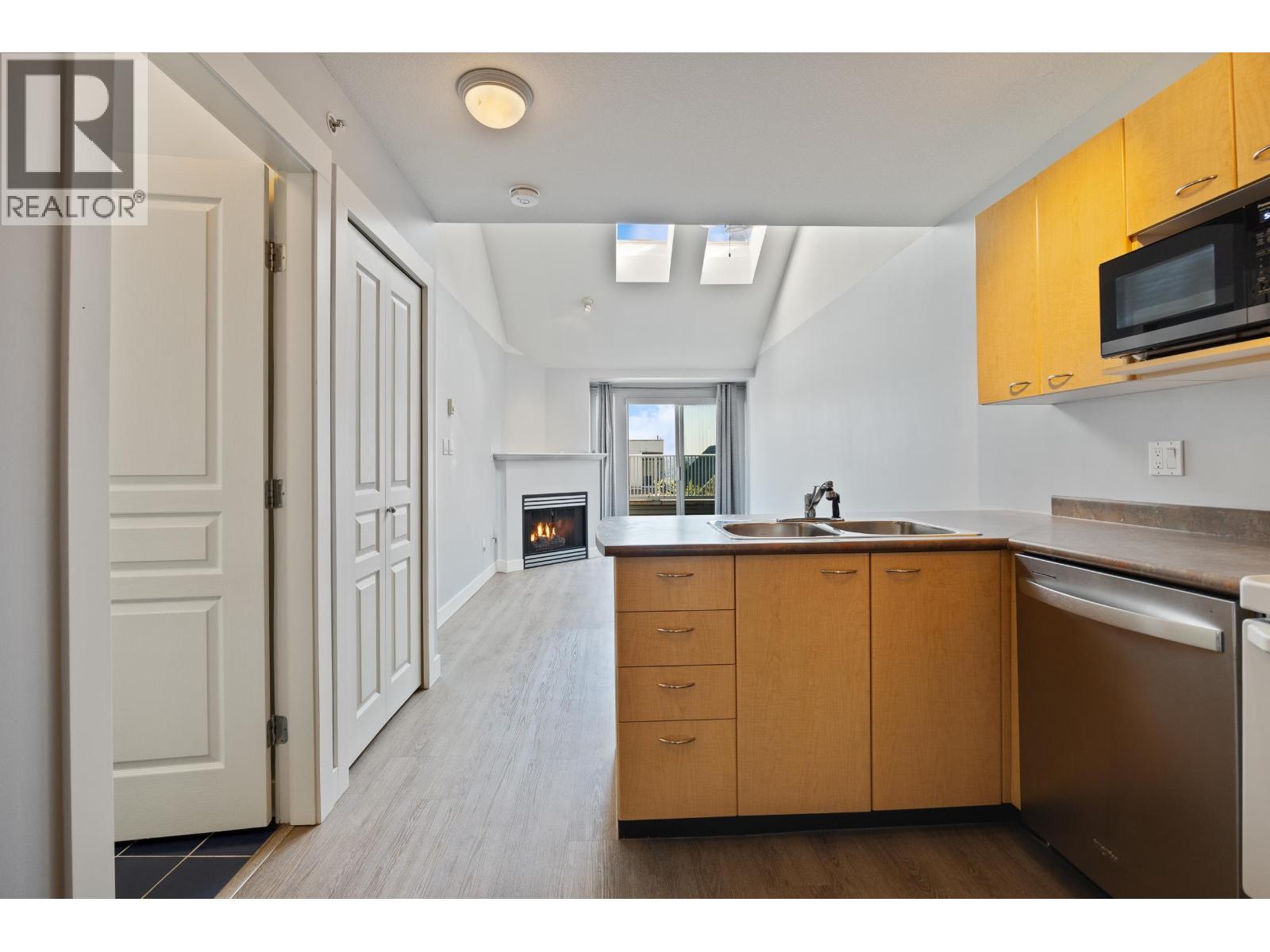 403 3939 Hastings Street, Burnaby, British Columbia  V5C 2H8 - Photo 9 - R3140821