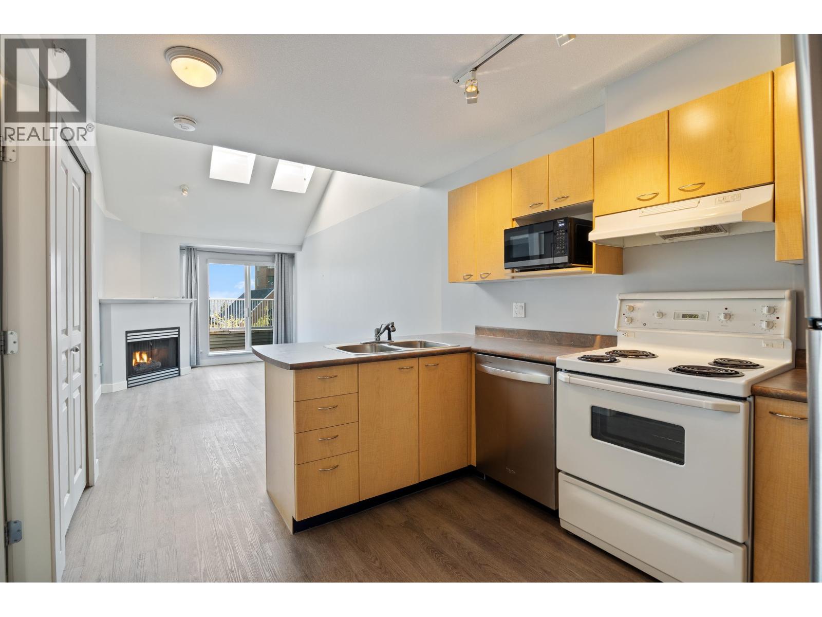 403 3939 Hastings Street, Burnaby, British Columbia  V5C 2H8 - Photo 5 - R3140821