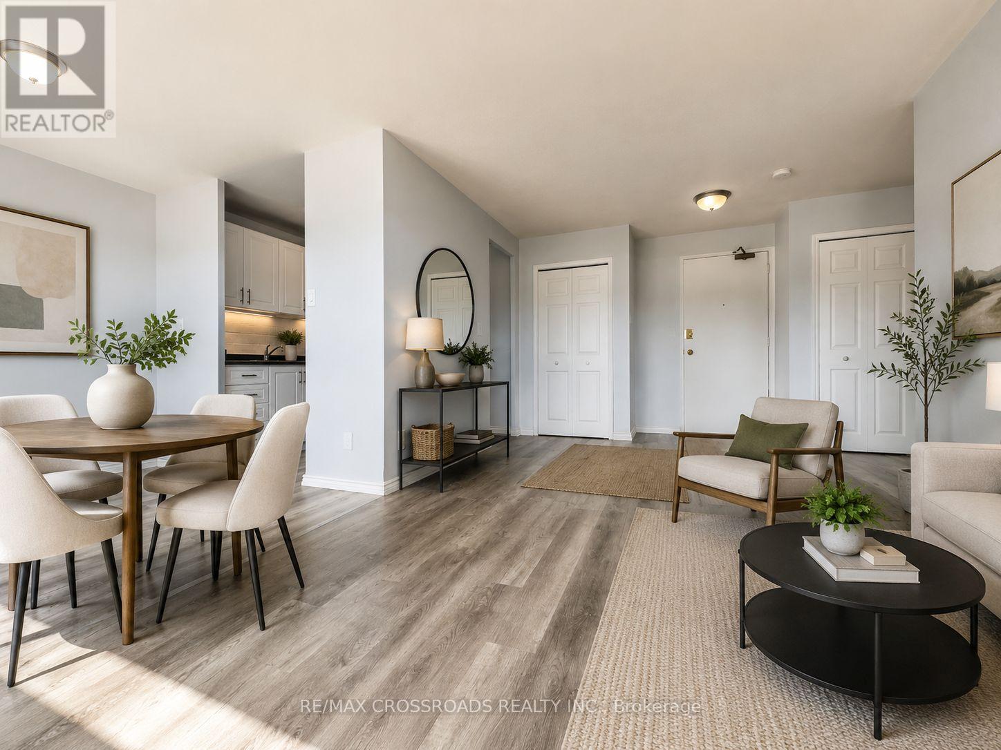 102 - 363 Lakeshore Road E, Mississauga, Ontario  L5G 1H7 - Photo 1 - W13533102