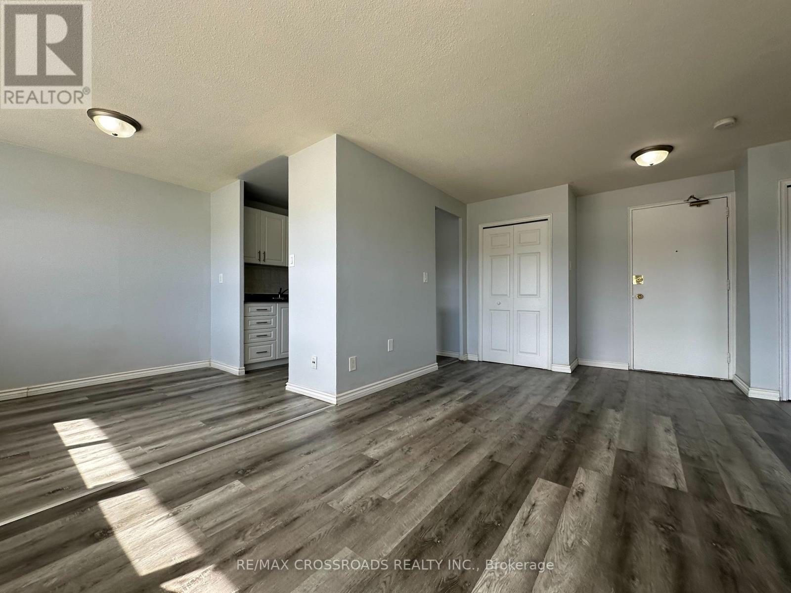 102 - 363 Lakeshore Road E, Mississauga, Ontario  L5G 1H7 - Photo 2 - W13533102