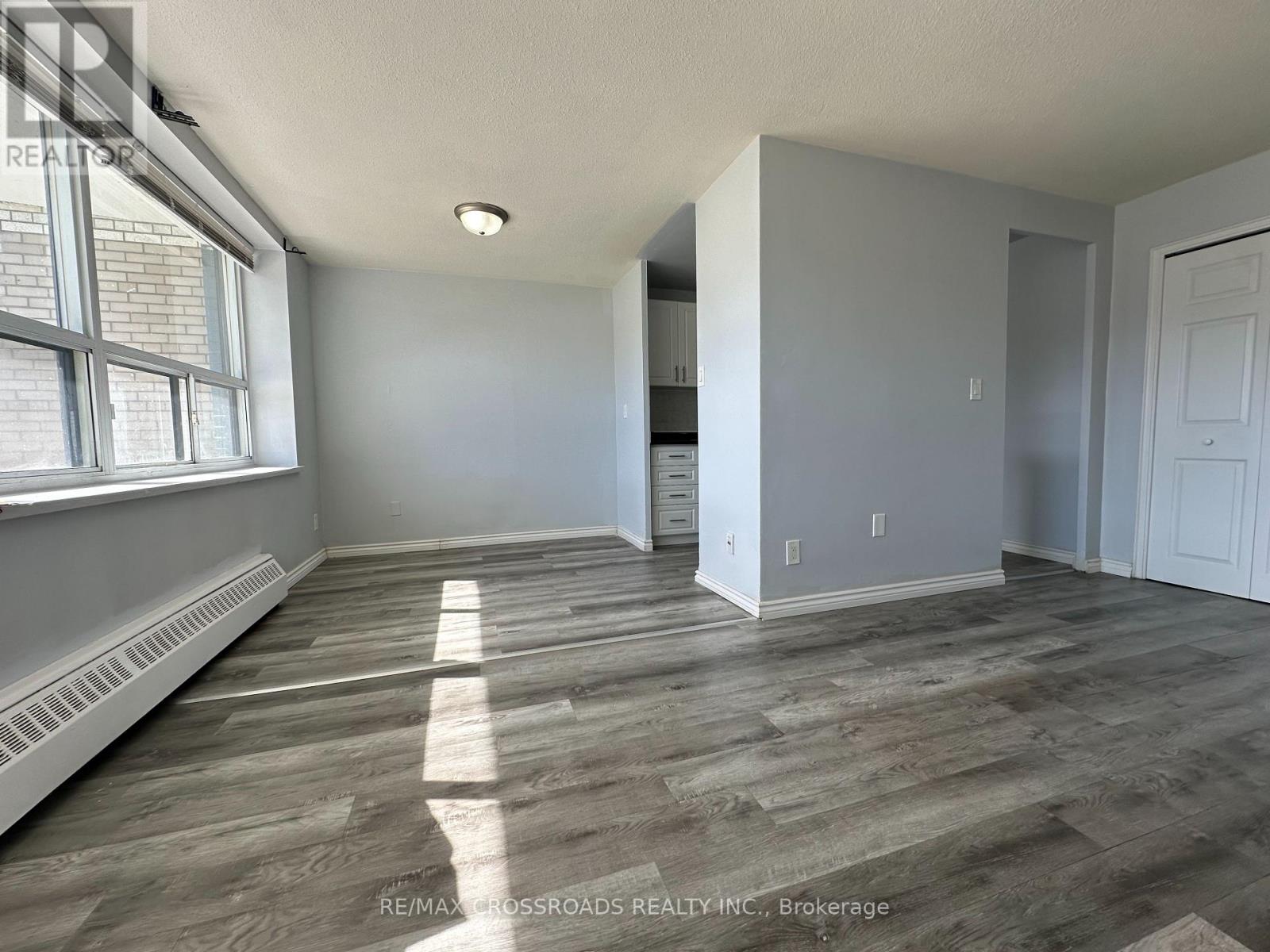 102 - 363 Lakeshore Road E, Mississauga, Ontario  L5G 1H7 - Photo 3 - W13533102