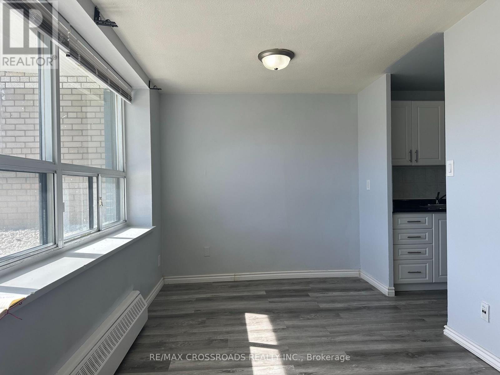 102 - 363 Lakeshore Road E, Mississauga, Ontario  L5G 1H7 - Photo 4 - W13533102